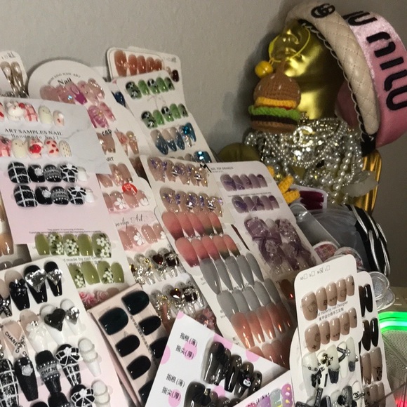 Meet your Posher, Jenny - Picture 2 of 4